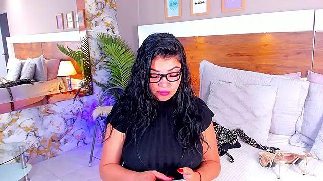 Snapshot of EmaBakker chatting on October 18, 2025, 1:13 pm EmaBakker online show from October 18, 2025, 1:13 pm