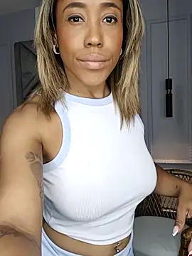 Snapshot of Lana-Gross chatting on February 28, 2026, 4:17 pm Lana-Gross online show from February 28, 2026, 4:17 pm