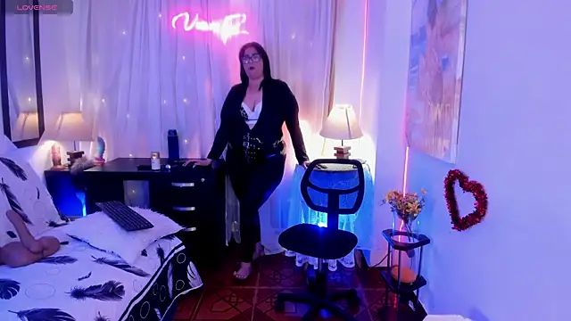 Snapshot of Venus_R0se chatting on July 1, 2026, 9:59 pm Venus R0se online show from July 1, 2026, 9:59 pm