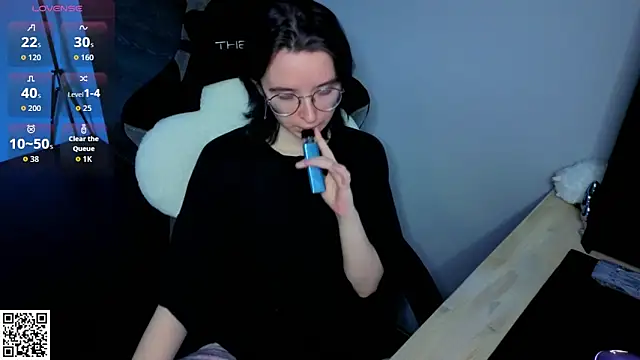 Snapshot of Nora_Failure chatting on June 18, 2026, 10:48 pm Nora Failure online show from June 18, 2026, 10:48 pm