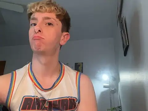 twentywithafelonyy online show from March 3, 2025, 5:37 am