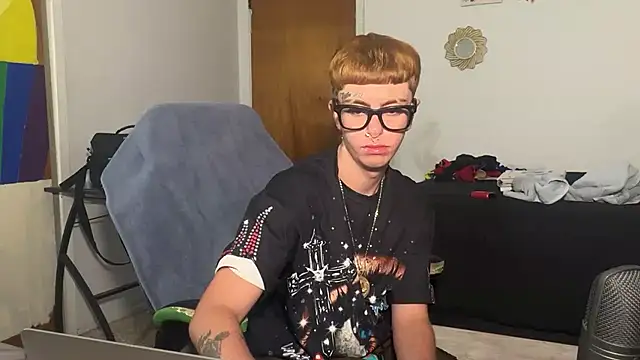 twentywithafelonyy online show from November 8, 2025, 10:41 am