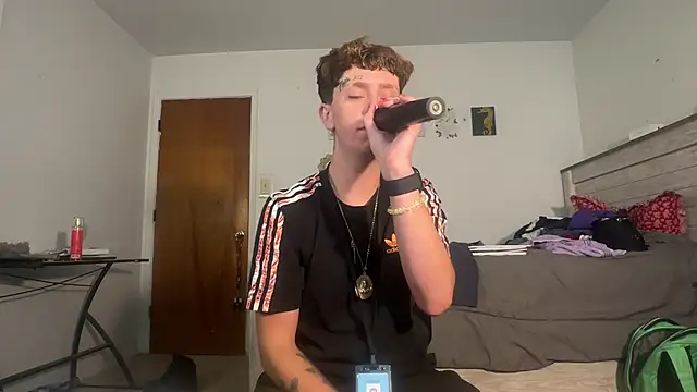 twentywithafelonyy online show from September 27, 2025, 4:35 pm