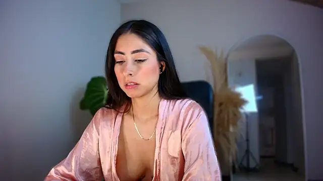 auroracaruso11 online show from December 2, 2025, 10:00 pm