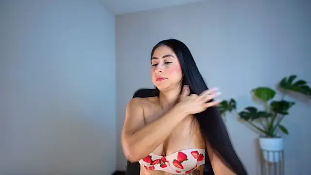 auroracaruso11 online show from February 6, 2026, 12:12 pm