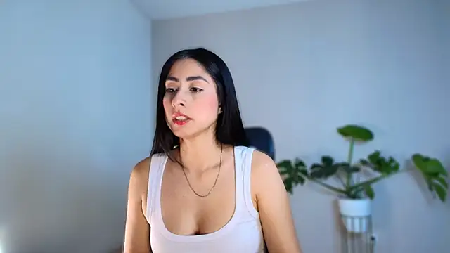 auroracaruso11 online show from March 21, 2026, 7:18 pm