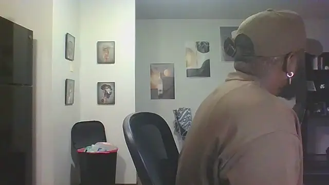 Stayinalive1992 online show from October 14, 2025, 2:12 am