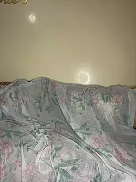 Snapshot of Layla-daloua chatting on December 10, 2024, 1:32 am Layla-daloua online show from December 10, 2024, 1:32 am