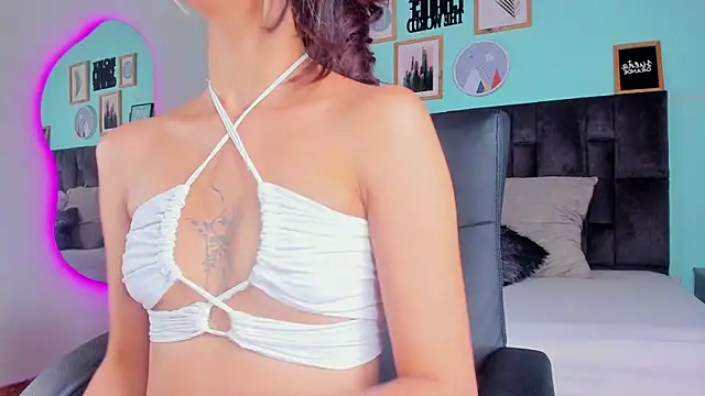 Snapshot of ParisFox_ chatting on February 24, 2025, 7:30 pm ParisFox online show from February 24, 2025, 7:30 pm