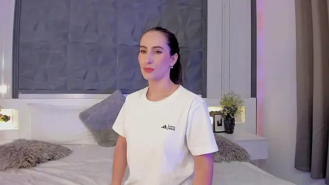 SaraGomez1 online show from February 12, 2026, 12:16 pm