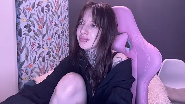moundliicht1 online show from May 4, 2026, 12:03 am