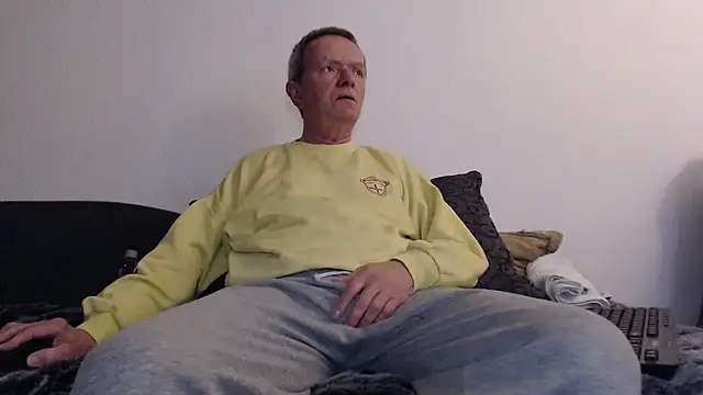 Snapshot of Manfred-Bi chatting on December 7, 2024, 6:32 pm Manfred-Bi online show from December 7, 2024, 6:32 pm
