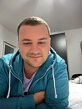 Snapshot of KarlosCarutox chatting on September 17, 2025, 5:26 pm KarlosCarutox online show from September 17, 2025, 5:26 pm