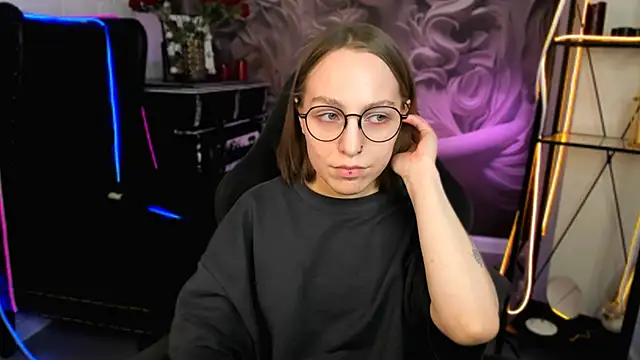 AphexQueen online show from February 14, 2025, 7:12 pm