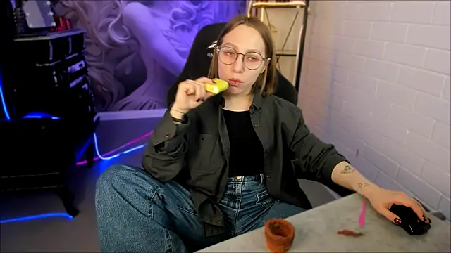 AphexQueen online show from February 27, 2025, 12:12 pm