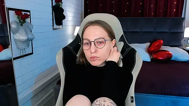 AphexQueen online show from March 20, 2025, 12:22 pm