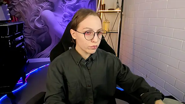 AphexQueen online show from February 27, 2025, 3:15 pm