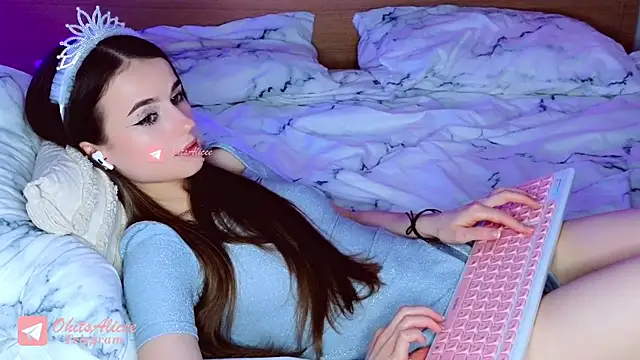 Snapshot of _OhitsMe chatting on December 4, 2024, 11:57 am OhitsMe online show from December 4, 2024, 11:57 am