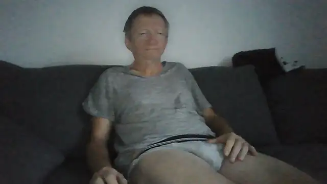 naturiste974 online show from July 8, 2026, 4:02 am