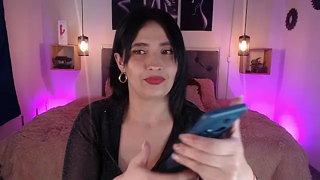 Snapshot of emily_leinner chatting on November 15, 2025, 3:27 pm emily leinner online show from November 15, 2025, 3:27 pm