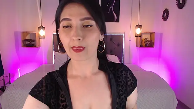 Snapshot of emily_leinner chatting on November 12, 2025, 3:05 pm emily leinner online show from November 12, 2025, 3:05 pm