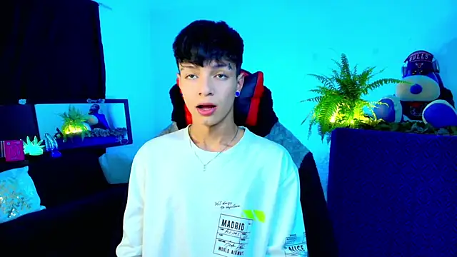 Snapshot of twink_sebas_ chatting on October 8, 2025, 4:47 am twink sebas online show from October 8, 2025, 4:47 am