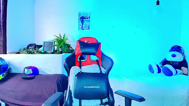 Snapshot of twink_sebas_ chatting on November 24, 2025, 2:39 pm twink sebas online show from November 24, 2025, 2:39 pm