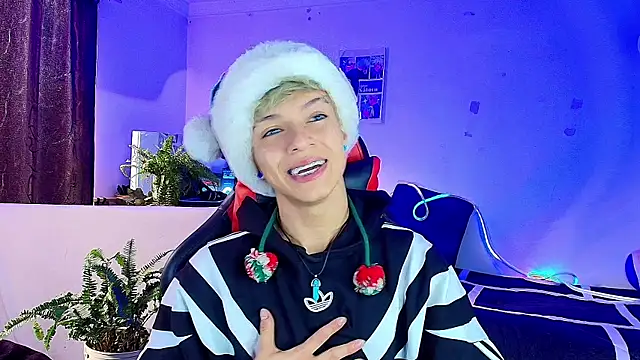 Snapshot of twink_sebas_ chatting on December 16, 2025, 12:42 pm twink sebas online show from December 16, 2025, 12:42 pm