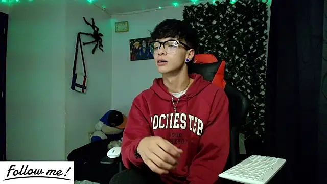 Snapshot of twink_sebas_ chatting on January 22, 2025, 6:10 am twink sebas online show from January 22, 2025, 6:10 am