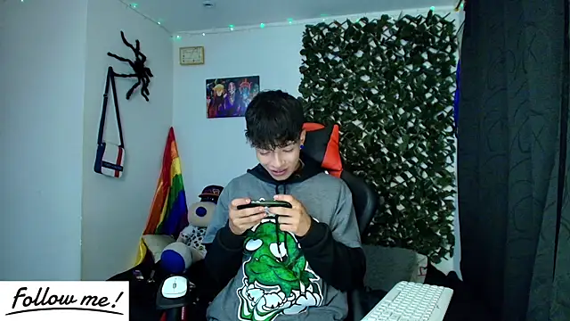 Snapshot of twink_sebas_ chatting on January 18, 2025, 12:35 am twink sebas online show from January 18, 2025, 12:35 am