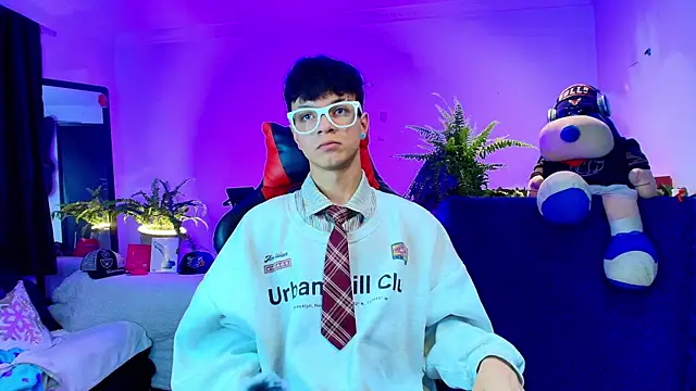 Snapshot of twink_sebas_ chatting on October 12, 2025, 7:21 am twink sebas online show from October 12, 2025, 7:21 am
