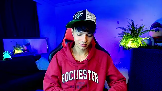 Snapshot of twink_sebas_ chatting on October 10, 2025, 12:55 am twink sebas online show from October 10, 2025, 12:55 am