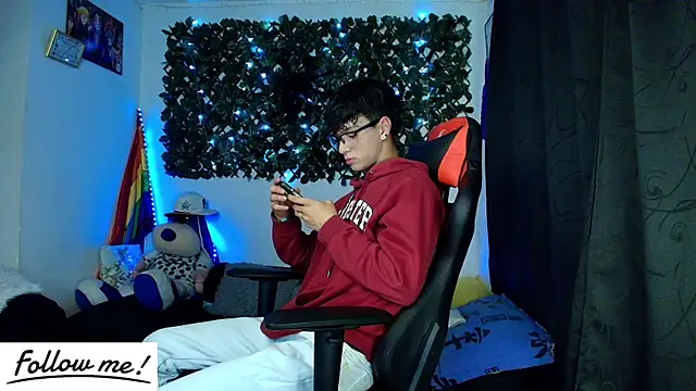 Snapshot of twink_sebas_ chatting on January 11, 2025, 4:16 am twink sebas online show from January 11, 2025, 4:16 am