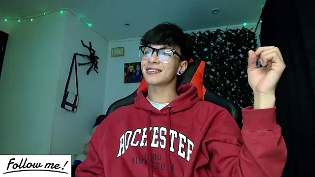 Snapshot of twink_sebas_ chatting on January 22, 2025, 9:13 am twink sebas online show from January 22, 2025, 9:13 am