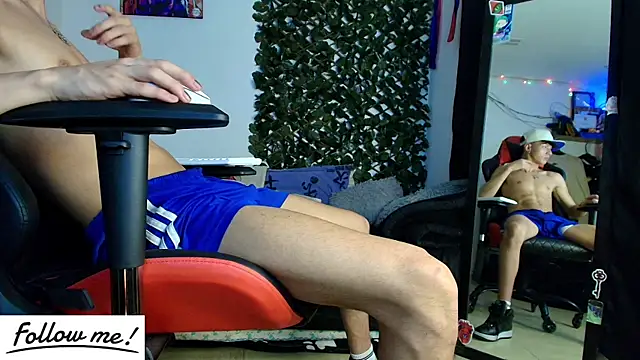 Snapshot of twink_sebas_ chatting on January 31, 2025, 9:27 am twink sebas online show from January 31, 2025, 9:27 am