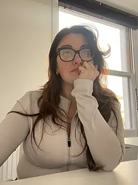 Miss Stassi online show from January 2, 2025, 9:33 am