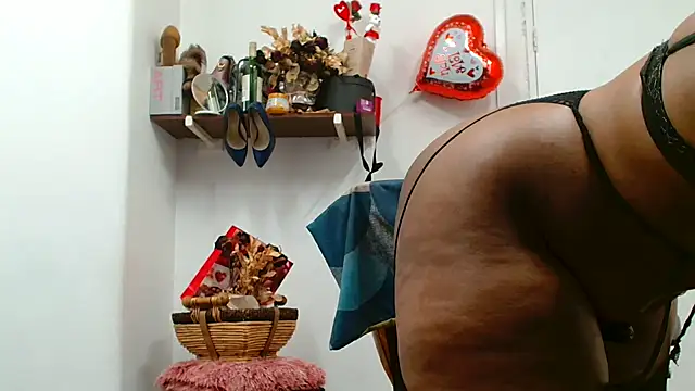 Snapshot of xTALLSEXYBUMx chatting on April 26, 2026, 5:32 pm xTALLSEXYBUMx online show from April 26, 2026, 5:32 pm