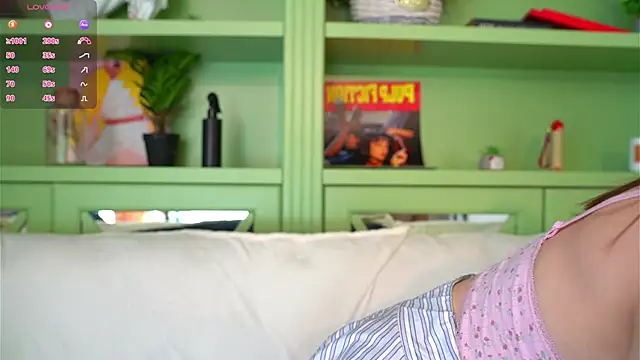 Snapshot of LindaFarmer chatting on April 16, 2026, 4:57 am LindaFarmer online show from April 16, 2026, 4:57 am