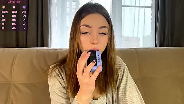 LindaFarmer online show from September 30, 2025, 3:45 am