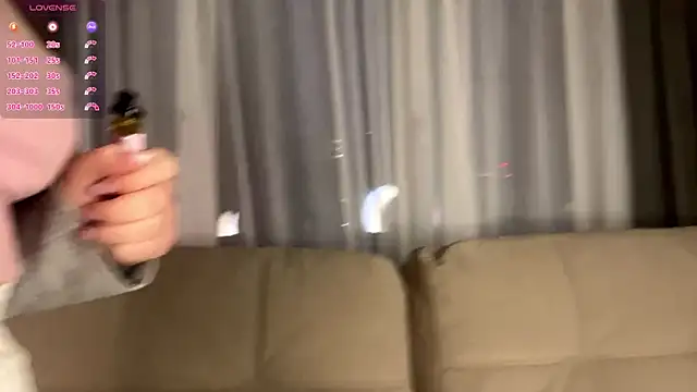 Snapshot of LindaFarmer chatting on December 21, 2025, 3:41 am LindaFarmer online show from December 21, 2025, 3:41 am