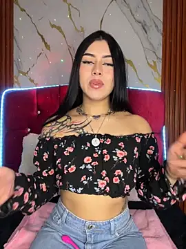 Snapshot of emily_22x chatting on November 24, 2025, 3:01 pm emily 22x online show from November 24, 2025, 3:01 pm