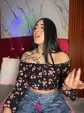 Snapshot of emily_22x chatting on November 3, 2025, 9:18 pm emily 22x online show from November 3, 2025, 9:18 pm