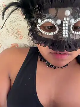 Bella Luna18 online show from March 3, 2026, 6:04 pm