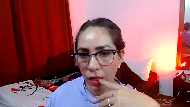 Snapshot of naihroby chatting on February 19, 2025, 2:23 am naihroby online show from February 19, 2025, 2:23 am