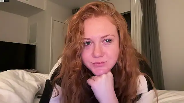 Snapshot of Scarlettredff chatting on February 3, 2026, 5:05 am Scarlettredff online show from February 3, 2026, 5:05 am