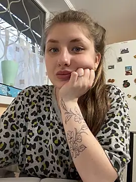 sexyy girl  online show from March 15, 2025, 3:06 pm