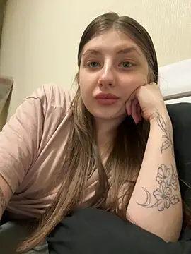 sexyy girl  online show from November 18, 2025, 2:31 pm