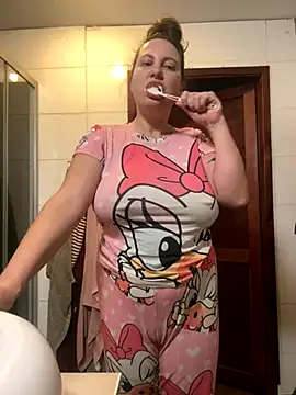 Snapshot of Yanacool007 chatting on December 5, 2025, 9:52 am Yanacool007 online show from December 5, 2025, 9:52 am