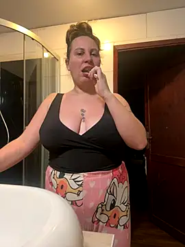 Snapshot of Yanacool007 chatting on December 4, 2025, 9:36 pm Yanacool007 online show from December 4, 2025, 9:36 pm