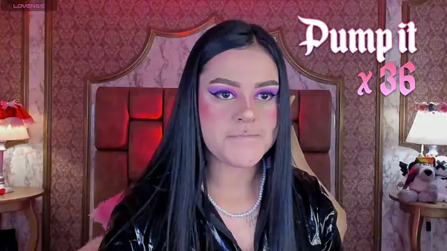 SoffiQueen online show from November 7, 2025, 6:12 pm